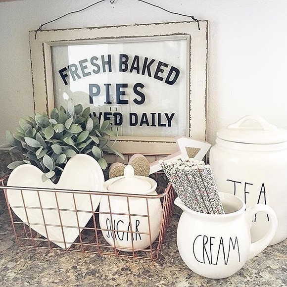 home decor: wire baskets - Picture 2 of 4